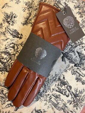 Vince Camuto women’s Quilted Brown Gloves